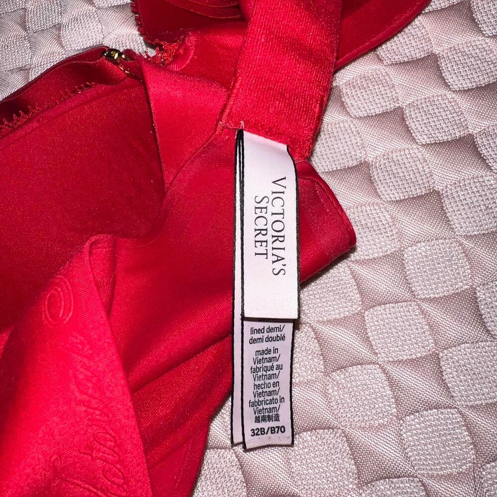 Victoria's Secret Red Bra - Picture 3 of 3